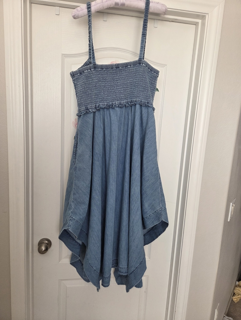 Gap Blue Cotton Chambray Handkerchief Hem Dress With Pockets Smocked XL - Picture 8 of 9